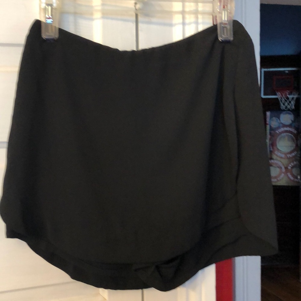 Short skort